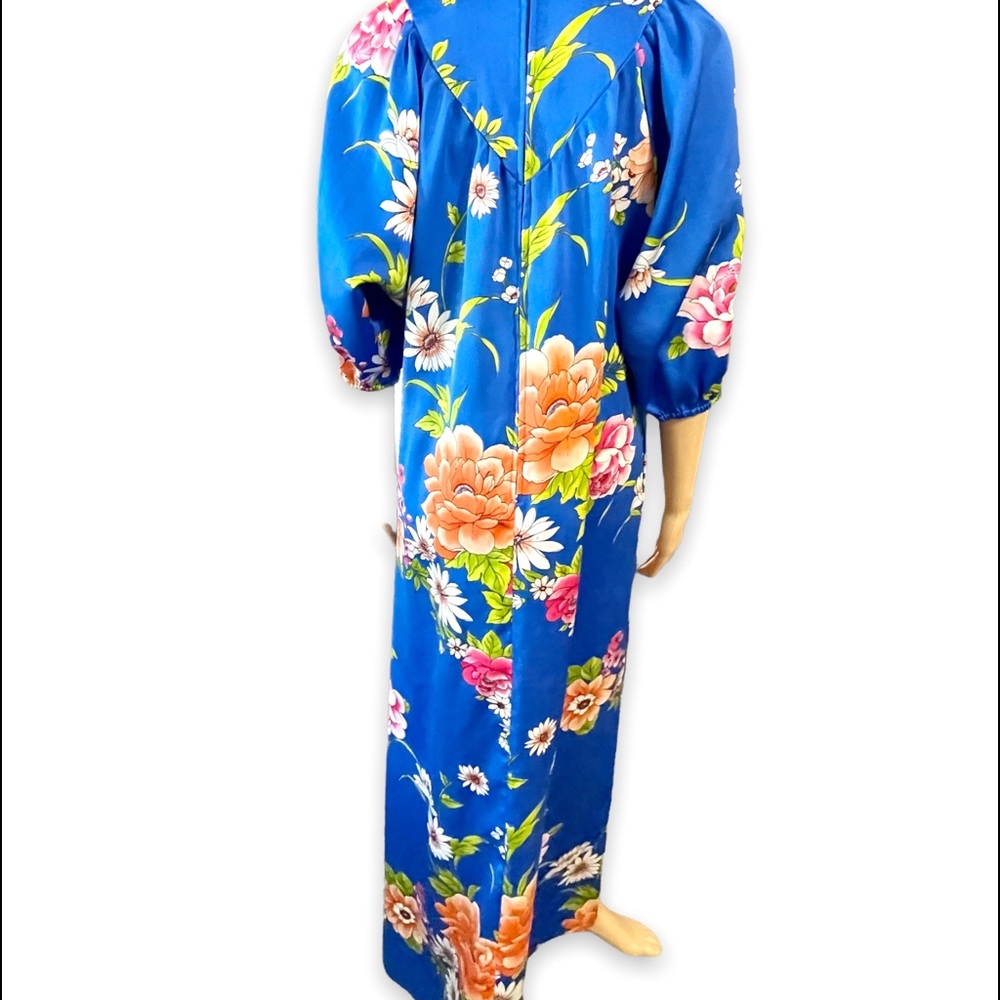 Vintage Malama Sophisticates Hawaii Caftan - Picture 3 of 9
